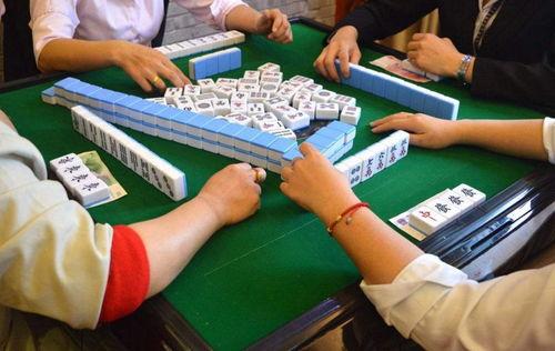 网红打麻将吃瓜图片  第2张